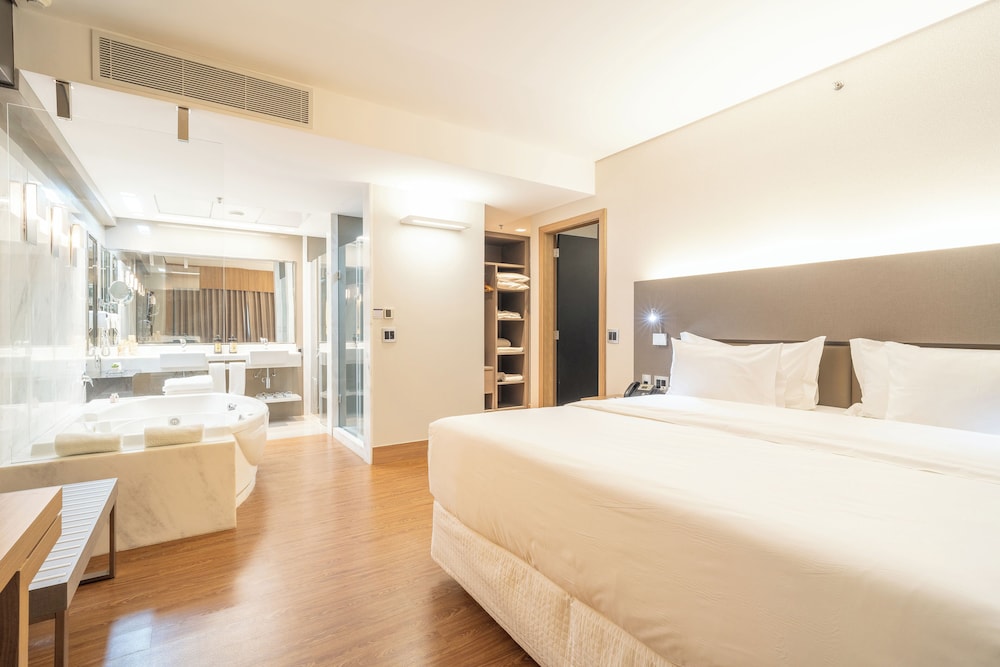 Suite Superior con cama King del hotel Mercure Uberlândia Plaza Shopping. Foto 2