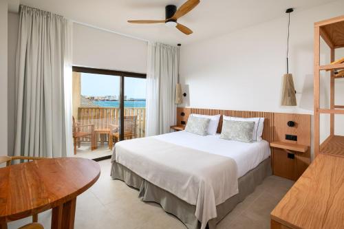 Habitación Doble Superior con vistas al mar del hotel Playa Sur Tenerife. Foto 3