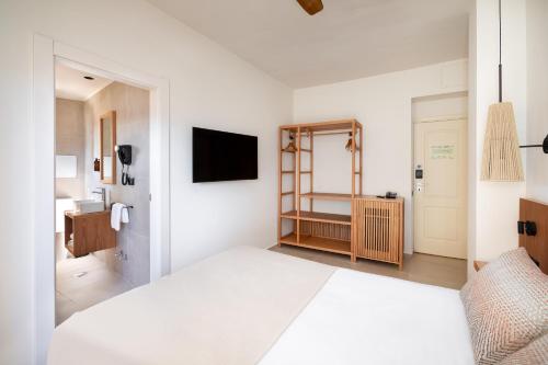 Habitación Individual con vistas a la montaña del hotel Playa Sur Tenerife. Foto 2