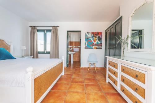 Double or Twin Room with Pool View del hotel El Hotelito Del Golfo. Foto 1