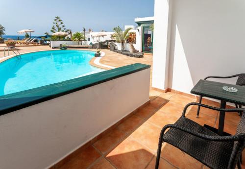Double or Twin Room with Pool View del hotel El Hotelito Del Golfo. Foto 8