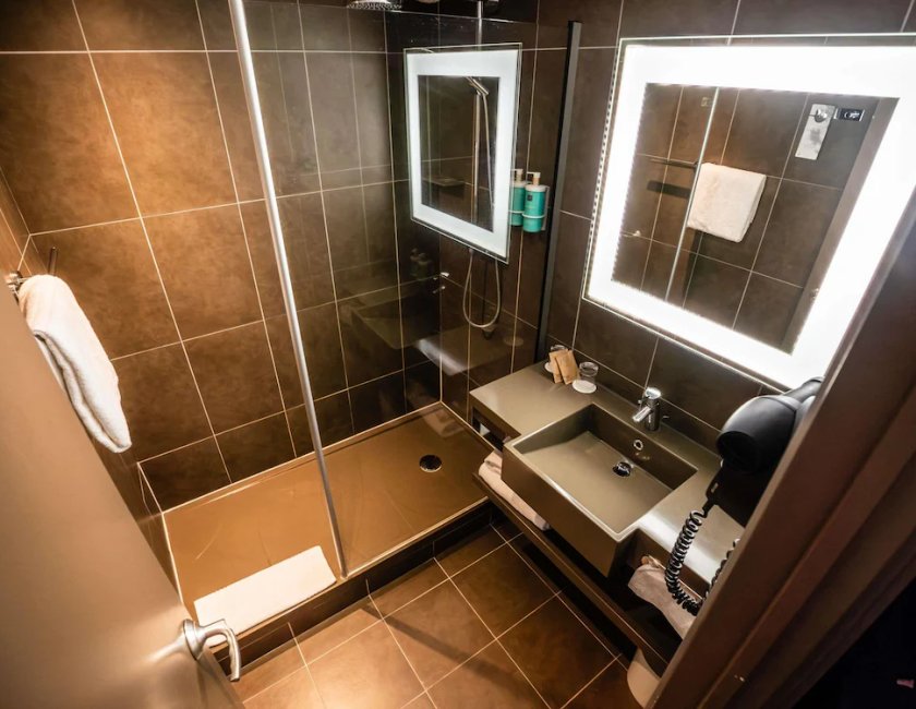Habitación doble Business 1 Cama doble del hotel Novotel Nantes Centre Gare. Foto 6