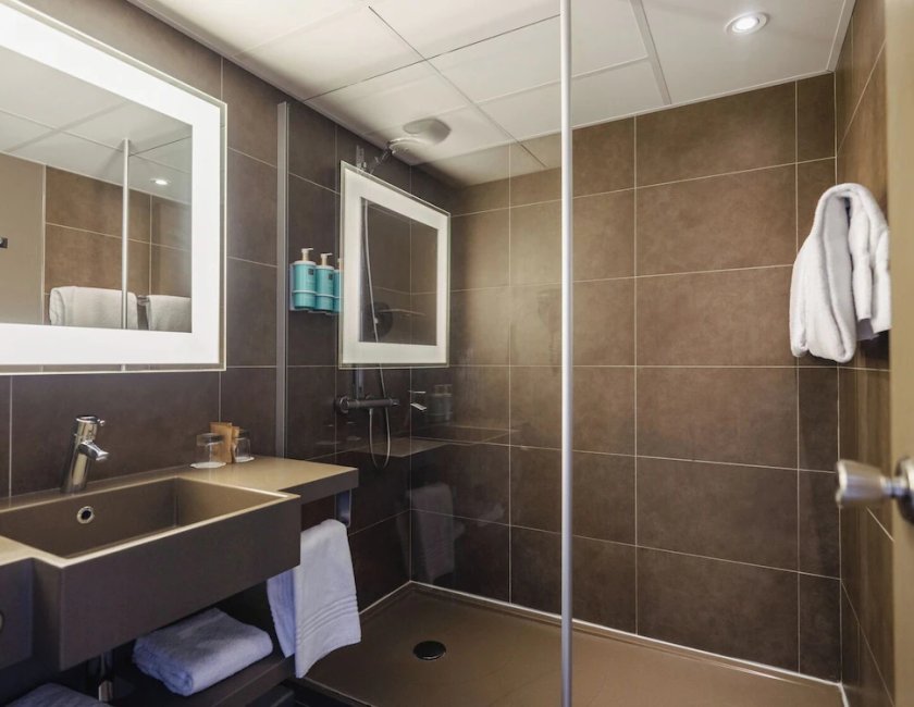Habitación doble Business 1 Cama doble del hotel Novotel Nantes Centre Gare. Foto 9