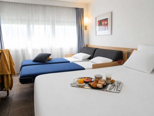 Habitación Clásica - 1 cama doble y 1 sofá - cama del hotel Novotel Nantes Centre Gare