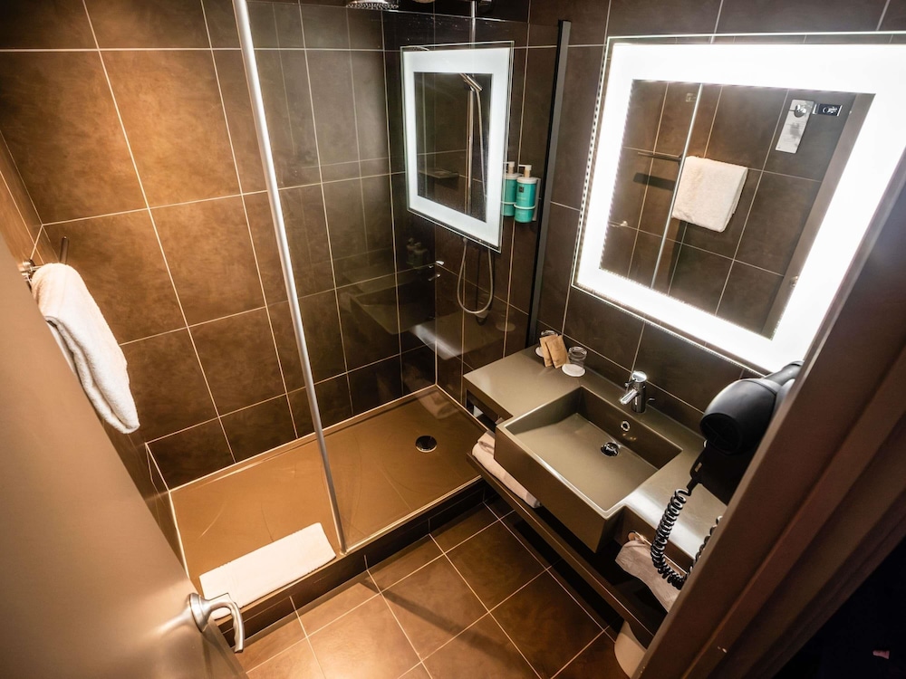 Habitación Ejecutiva - 1 cama doble del hotel Novotel Nantes Centre Gare. Foto 7