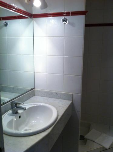 Habitación Doble del hotel Du Cygne Paris. Foto 3