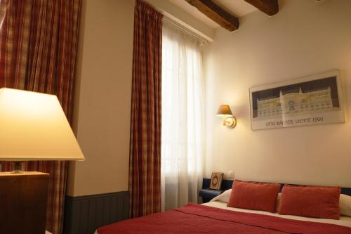 Habitación Doble del hotel Du Cygne Paris. Foto 6