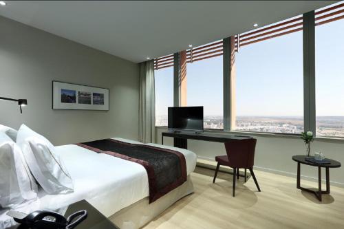 Habitación Deluxe del hotel Eurostars Torre Sevilla. Foto 3