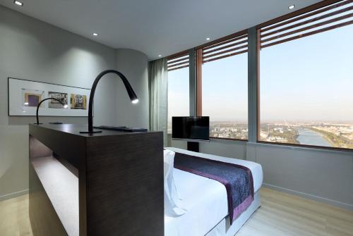 Suite Junior del hotel Eurostars Torre Sevilla. Foto 2