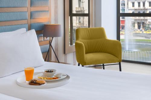 Habitación Deluxe con vistas a la fuente del hotel Athens Tiare By Mage Hotels. Foto 3