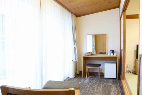 Habitación de estilo japonés con jardín pequeño del hotel Gran Ms Kyoto. Foto 12