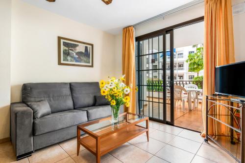 One - Bedroom Large Apartment with Balcony and External View del hotel Club Tenerife. Foto 4