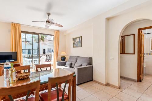 One - Bedroom Large Apartment with Balcony and External View del hotel Club Tenerife. Foto 10