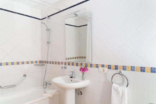 One - Bedroom Large Apartment with Balcony and External View del hotel Club Tenerife. Foto 14