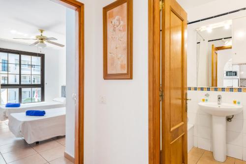One - Bedroom Large Apartment with Balcony and External View del hotel Club Tenerife. Foto 16
