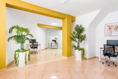 One - Bedroom Sunny Apartment with Pool View del hotel Club Tenerife. Foto 4