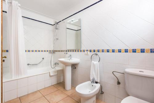 One - Bedroom Sunny Apartment with Pool View del hotel Club Tenerife. Foto 7