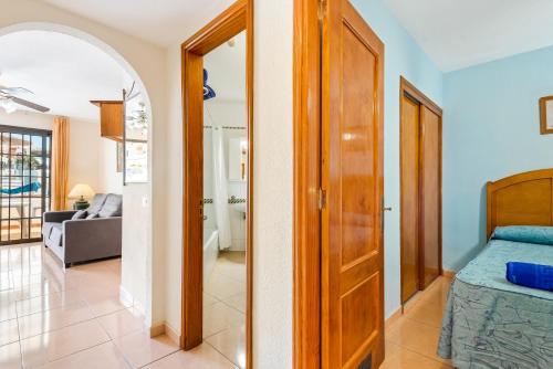 One - Bedroom Sunny Apartment with Pool View del hotel Club Tenerife. Foto 10