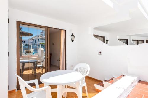 One - Bedroom Sunny Apartment with Pool View del hotel Club Tenerife. Foto 11