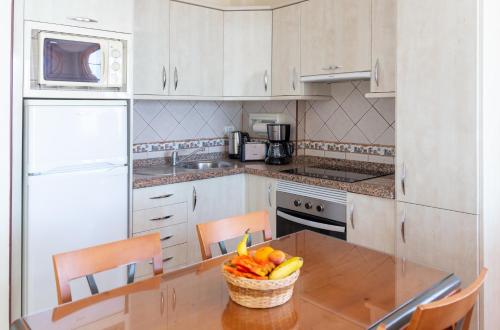 One - Bedroom Sunny Apartment with Pool View del hotel Club Tenerife. Foto 13