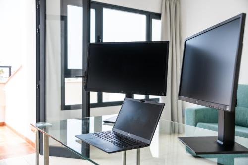 One - Bedroom Sunny Large Apartment with Pool View del hotel Club Tenerife. Foto 6