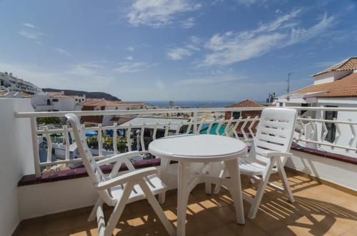 One - Bedroom Sunny Large Apartment with Pool View del hotel Club Tenerife. Foto 13