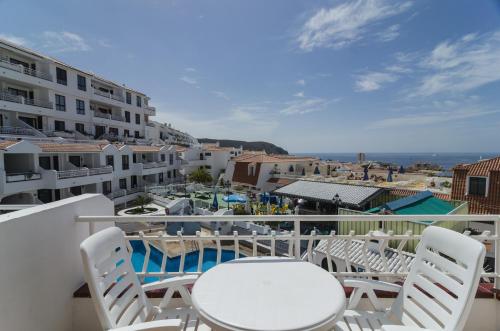 One - Bedroom Sunny Large Apartment with Pool View del hotel Club Tenerife. Foto 15