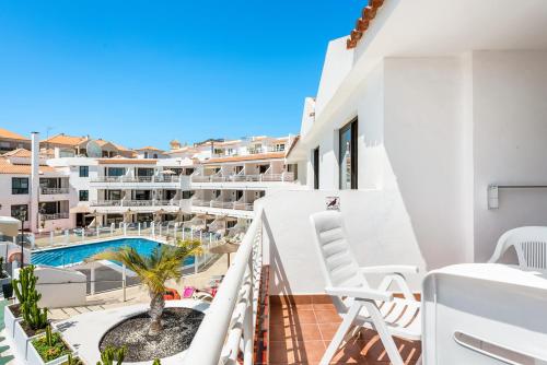 One - Bedroom Sunny Large Apartment with Pool View del hotel Club Tenerife. Foto 20