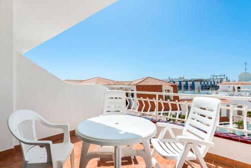 One - Bedroom Sunny Large Apartment with Pool View del hotel Club Tenerife. Foto 21