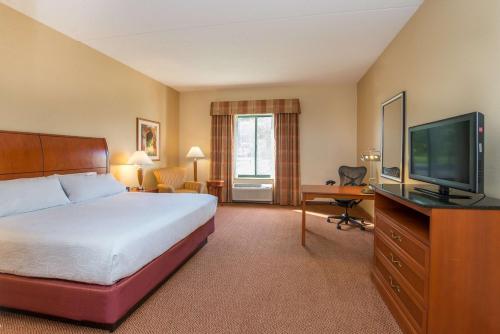 Habitación Deluxe con cama extragrande - Adaptada para personas con movilidad reducida del hotel Hilton Garden Inn Poughkeepsie/Fishkill