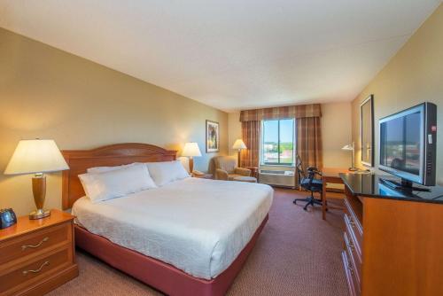 Habitación Deluxe con cama extragrande - Adaptada para personas con movilidad reducida del hotel Hilton Garden Inn Poughkeepsie/Fishkill. Foto 2