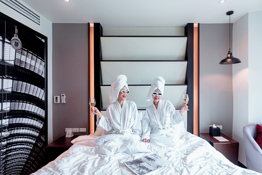 Suite, 1 cama de matrimonio grande del hotel Mercure Bangkok Makkasan. Foto 1