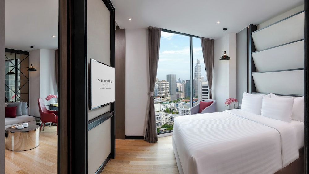 Suite, 1 cama de matrimonio grande del hotel Mercure Bangkok Makkasan. Foto 2