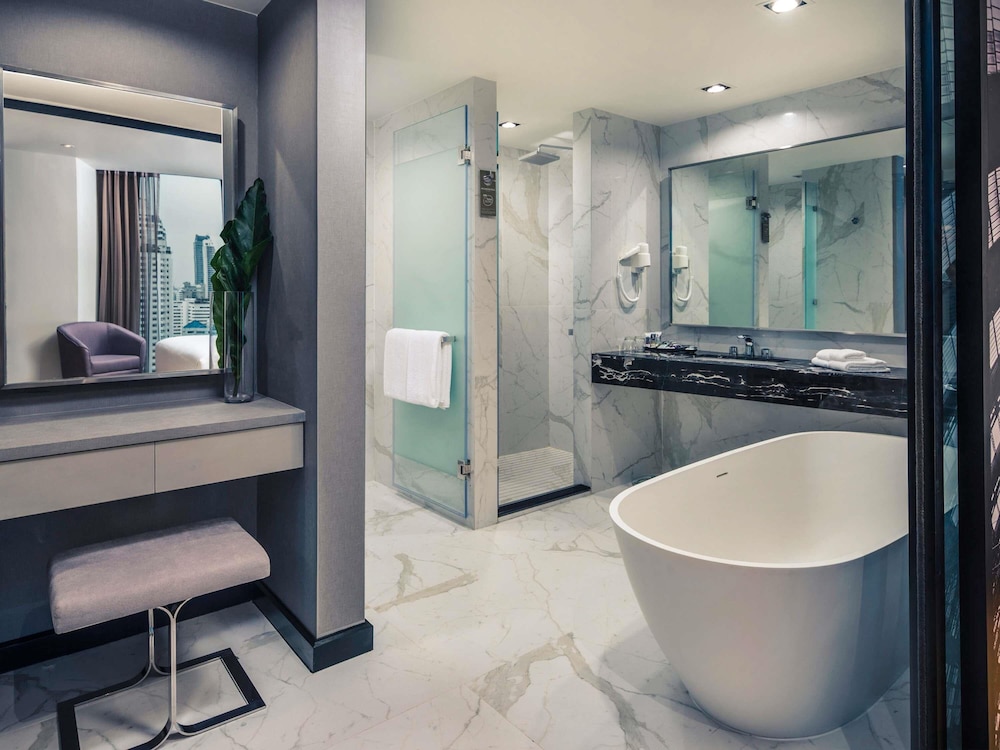 Suite, 1 cama de matrimonio grande del hotel Mercure Bangkok Makkasan. Foto 4