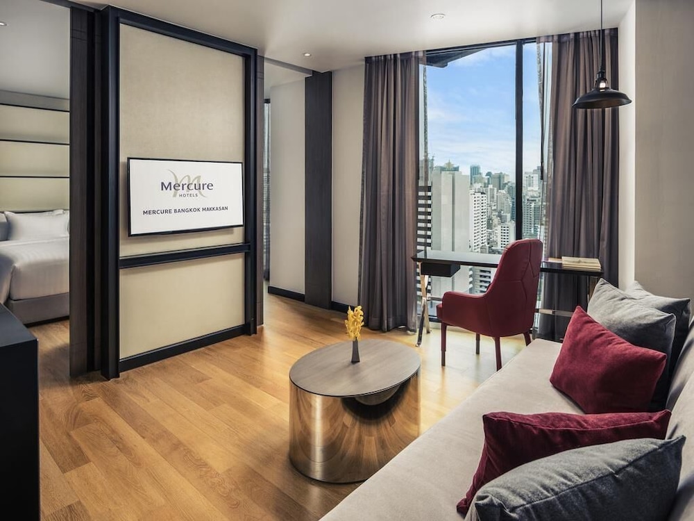 Suite, 1 cama de matrimonio grande del hotel Mercure Bangkok Makkasan. Foto 6