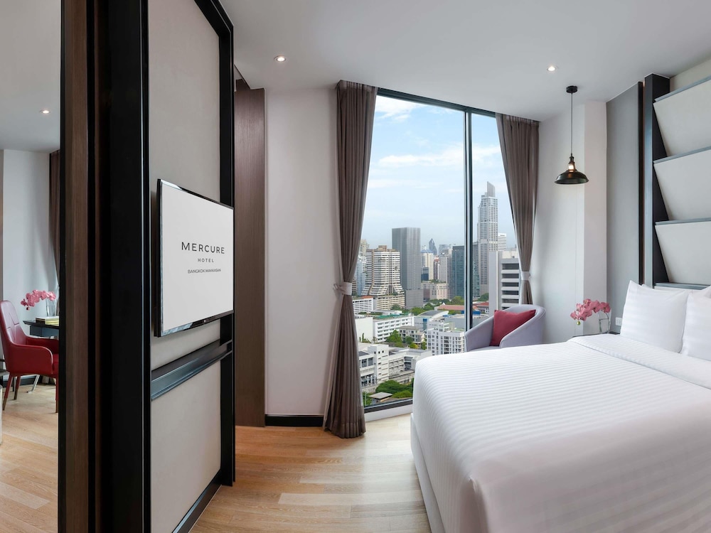 Suite, 1 cama de matrimonio grande del hotel Mercure Bangkok Makkasan. Foto 7