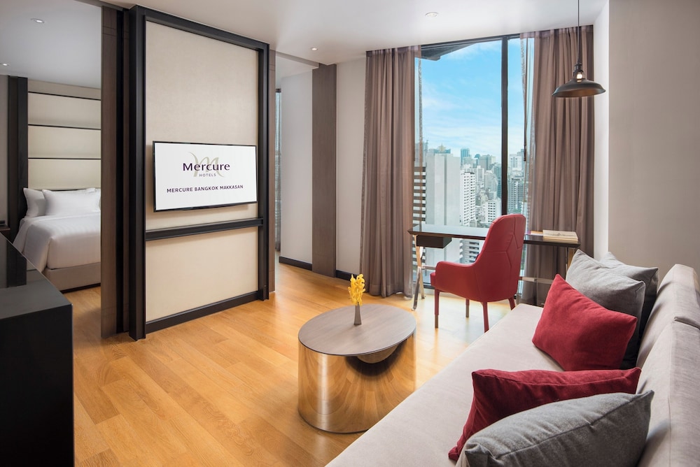 Suite, 1 cama de matrimonio grande del hotel Mercure Bangkok Makkasan. Foto 8