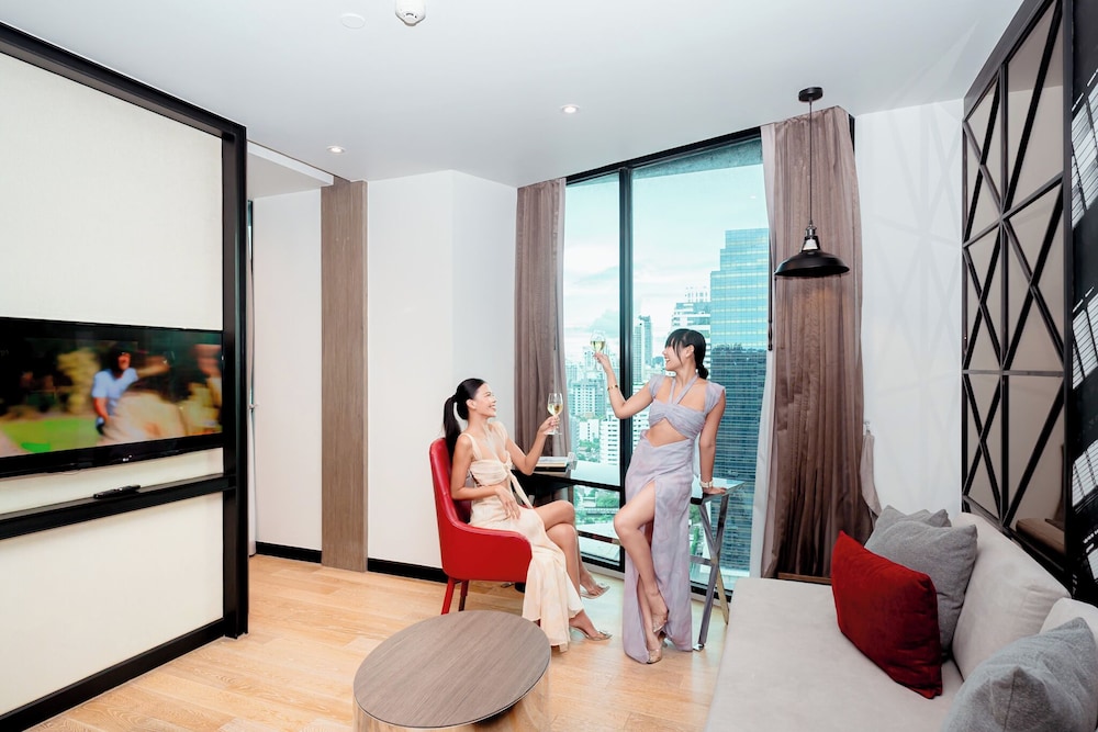 Suite, 1 cama de matrimonio grande del hotel Mercure Bangkok Makkasan. Foto 9
