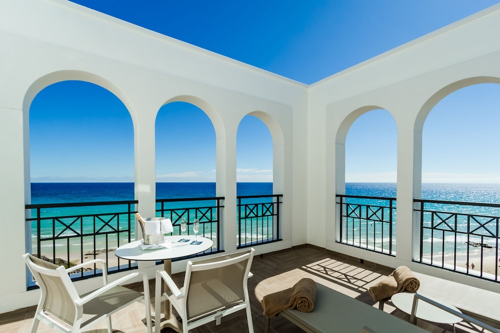 Suite estudio Royal (Triple) del hotel Royal Palm Resort and Spa - Adults Only. Foto 6