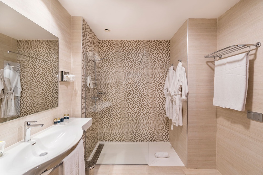 Habitación doble superior (Triple) del hotel Royal Palm Resort and Spa - Adults Only. Foto 4