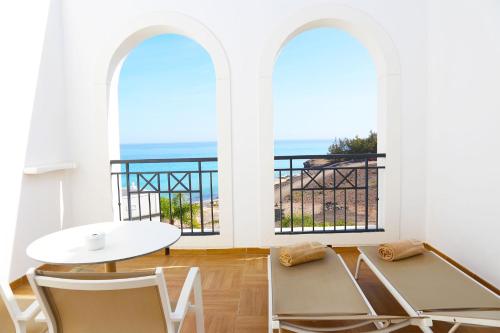 Habitación Doble Superior con vistas al mar - 1 o 2 camas del hotel Royal Palm Resort and Spa - Adults Only. Foto 3