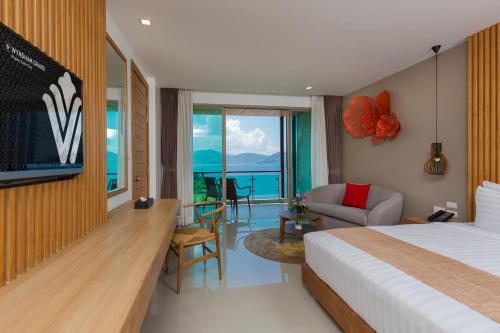 Habitación Deluxe con cama extragrande del hotel Wyndham Grand Phuket Kalim Bay