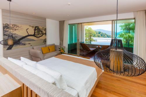 Suite Pool con vistas al mar del hotel Wyndham Grand Phuket Kalim Bay. Foto 1