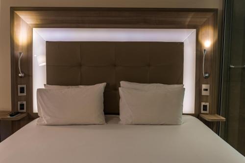 Habitación Familiar con 1 cama doble y 1 sofá cama del hotel Novotel Rj Praia De Botafogo. Foto 5