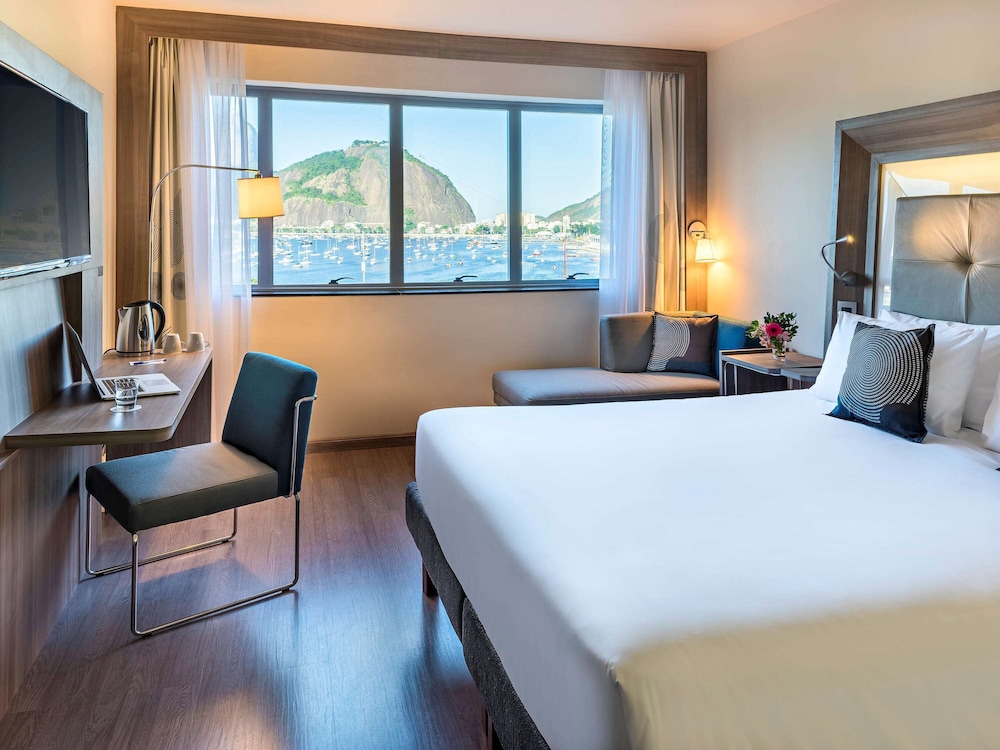 Habitación familiar con 1 cama doble, 1 sofá cama y vistas del hotel Novotel Rj Praia De Botafogo. Foto 5