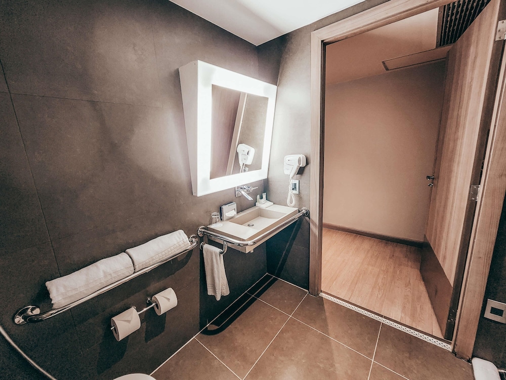 APARTAMENTO STANDARD PARA HUÉSPEDES CON LIMITACIONES FÍSICAS CON UNA CAMA DOBLE del hotel Novotel Rj Praia De Botafogo. Foto 6