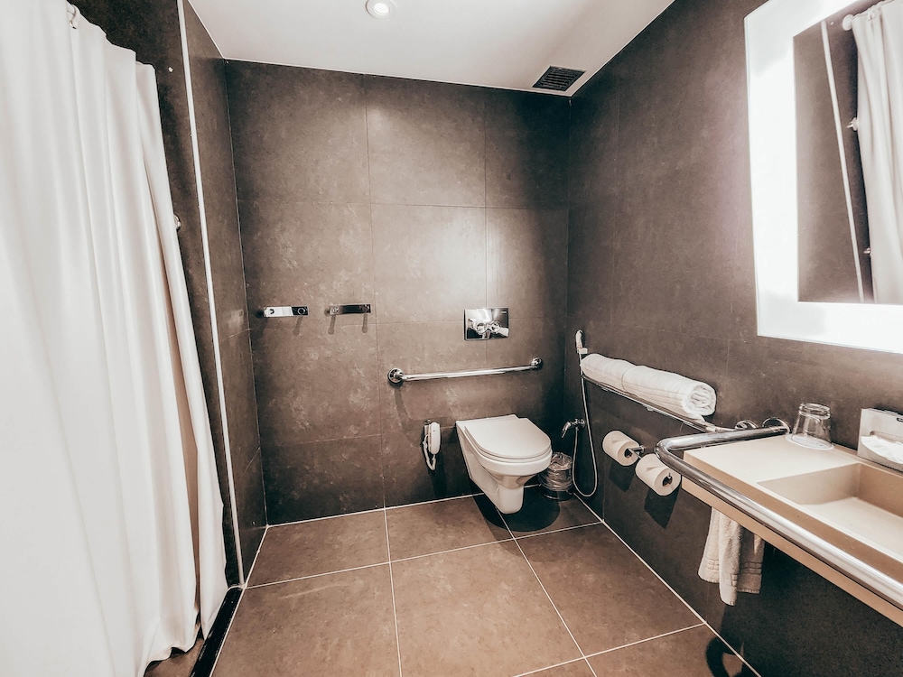 APARTAMENTO STANDARD PARA HUÉSPEDES CON LIMITACIONES FÍSICAS CON UNA CAMA DOBLE del hotel Novotel Rj Praia De Botafogo. Foto 8