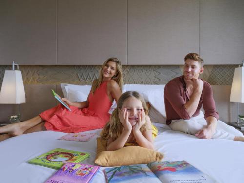 Classic King Room with Pool View with Free Daily Chocolate Hours and Daily Resort Activities del hotel Movenpick Resort and Spa Jimbaran Bali - Chse Certified