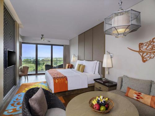 Suite Junior del hotel Movenpick Resort and Spa Jimbaran Bali - Chse Certified. Foto 1
