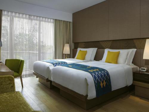 Classic Twin Room with Pool View with Free Daily Chocolate Hours and Daily Resort Activities del hotel Movenpick Resort and Spa Jimbaran Bali - Chse Certified. Foto 2